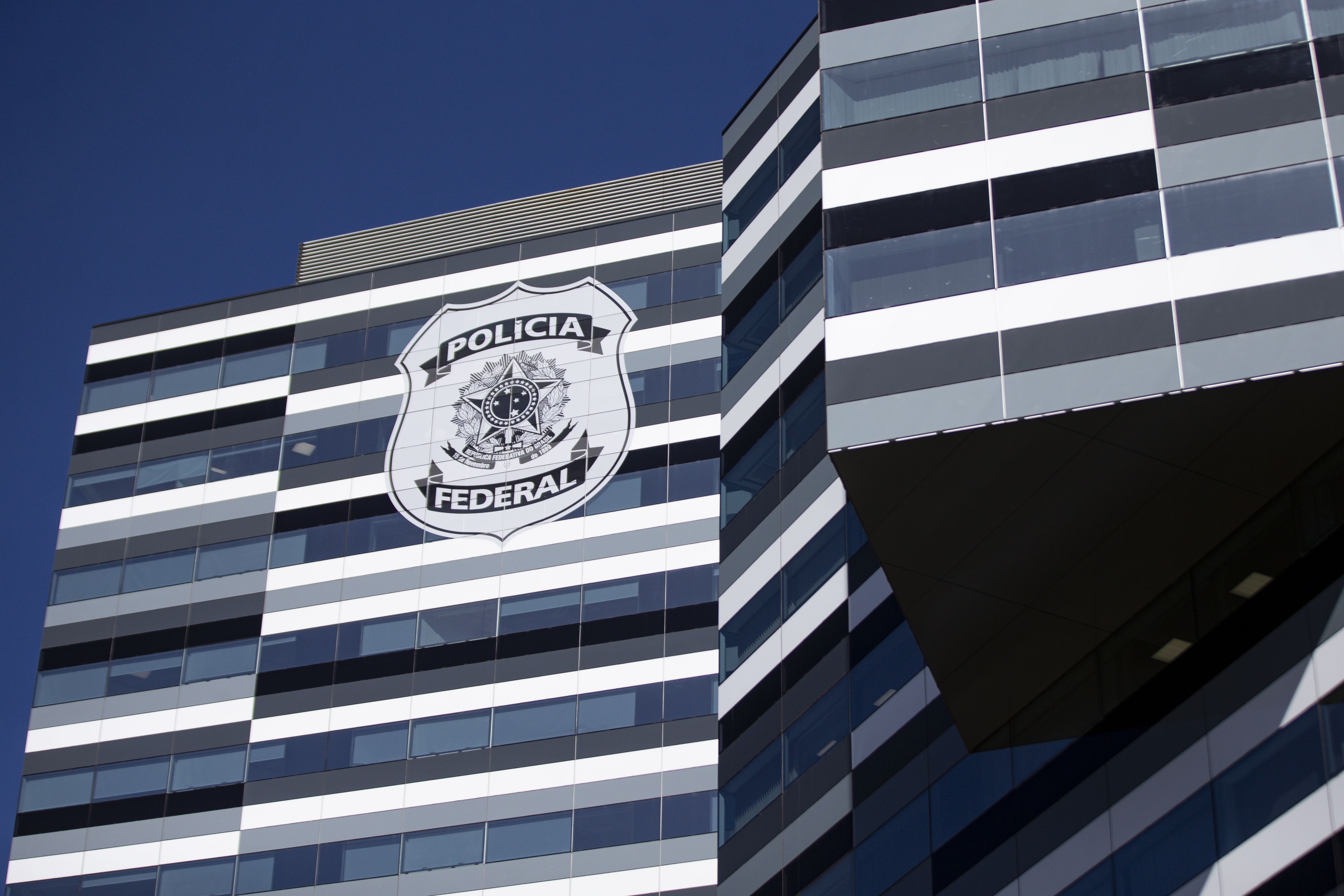 Lulinha vira munição do PL enquanto PT contra-ataca com Dark Horse