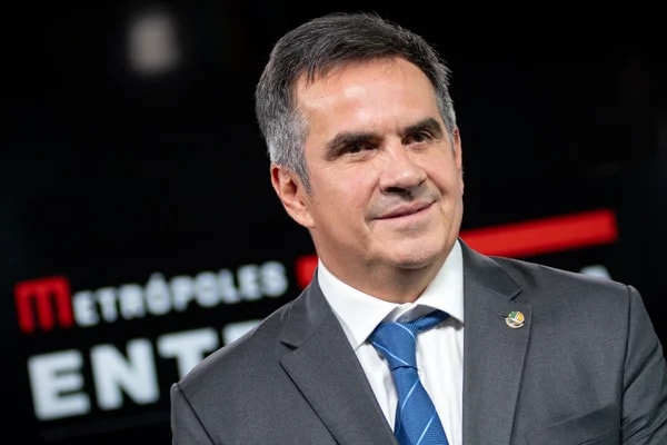 Flávio Bolsonaro deixa Ciro Nogueira de fora da lista de apoios ao Senado