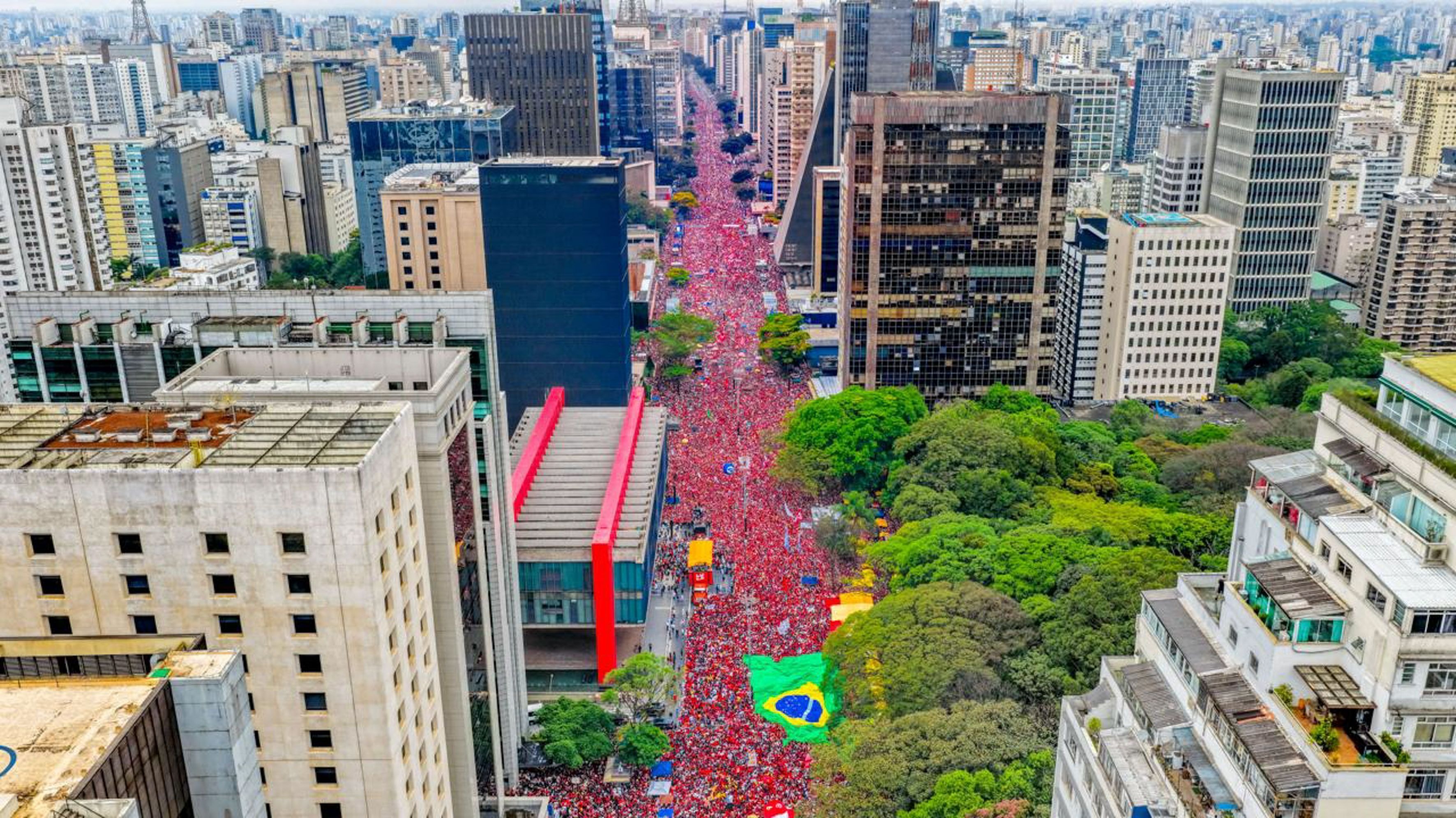 Coligação de Lula vai à Justiça contra rede de Musk por bloqueio de posts