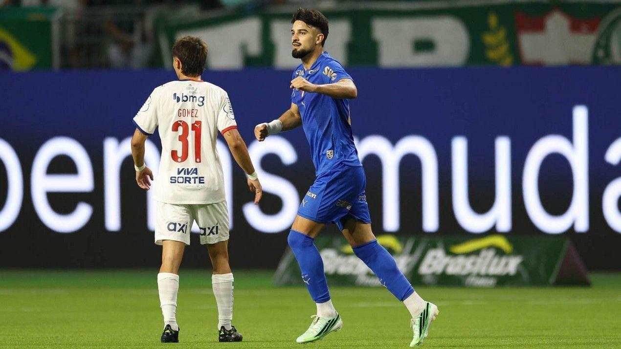 Flamengo e Fluminense duelam pelo Brasileiro de olho na Libertadores