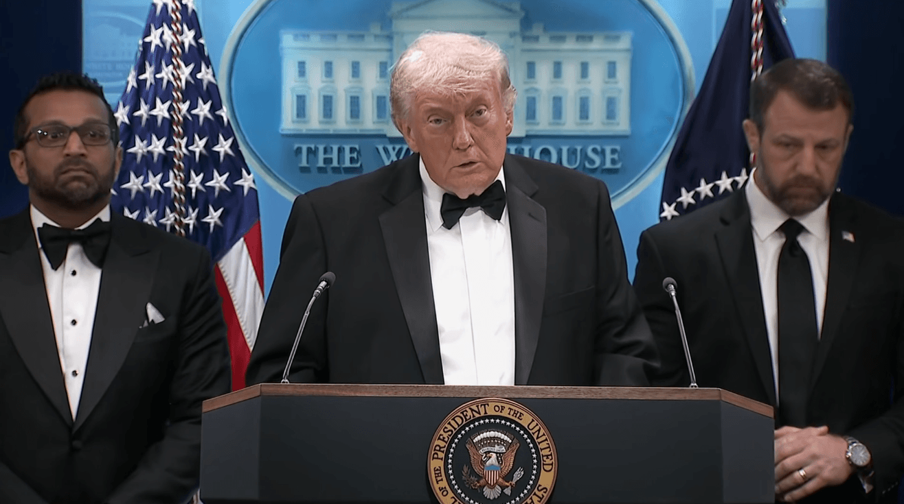 Veja momento em que JD Vance é retirado de jantar após ataque a tiros