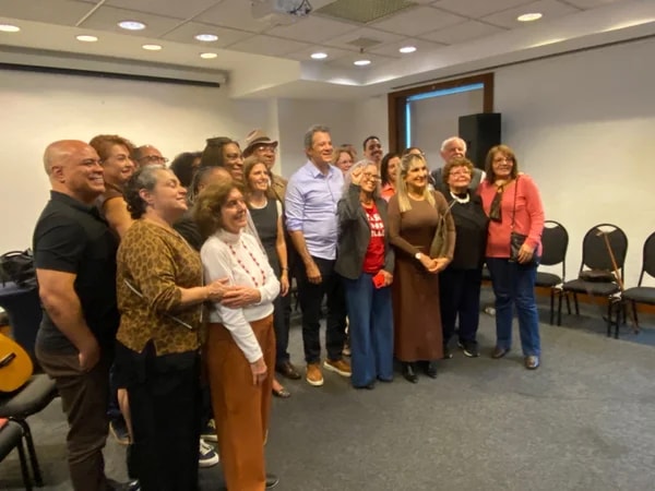Haddad se reúne com evangélicos em campanha e assina carta de compromisso