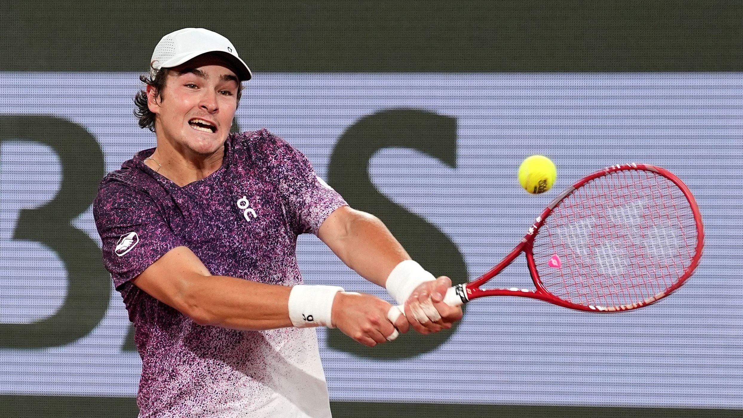 João Fonseca é superado por Mensik e dá adeus a Roland Garros