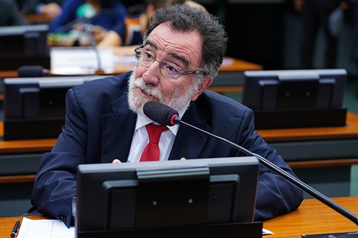 Após reveses com Pacheco e Marília, Lula avalia nome de Patrus para MG