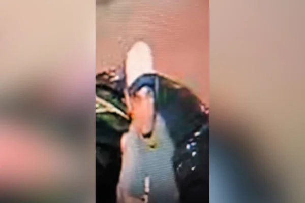 Polícia procura terceiro envolvido na morte de homem após surto em Santos