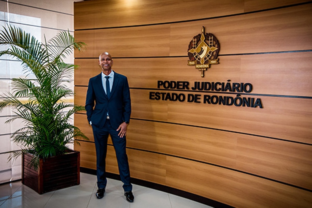 Ex-pipoqueiro que virou juiz é denunciado por três crimes