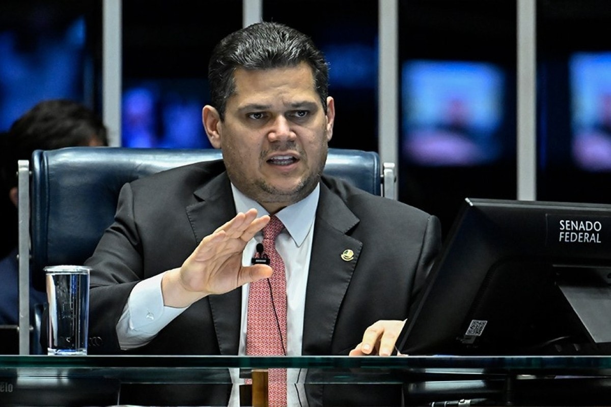 PEC 6x1: Alcolumbre pede emenda para eliminar período de transição