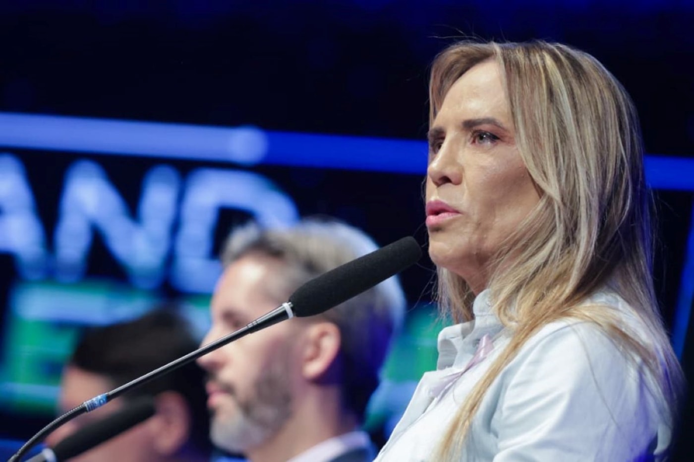Celina no olho do furacão (por Vanda Célia)