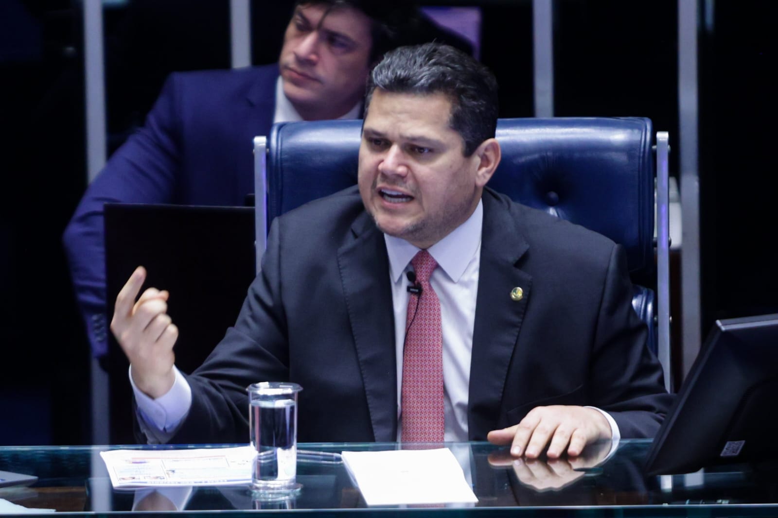 Alcolumbre pauta 1º turno de votação do fim da 6x1 para quarta (14/10)