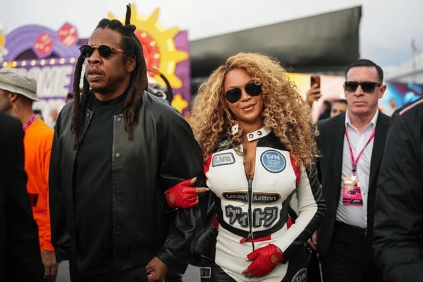 Homem bate o carro em portão da mansão de Beyoncé e é preso nos EUA