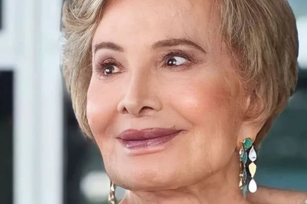 Glória Menezes foi protagonista da 1ª novela diária da TV brasileira