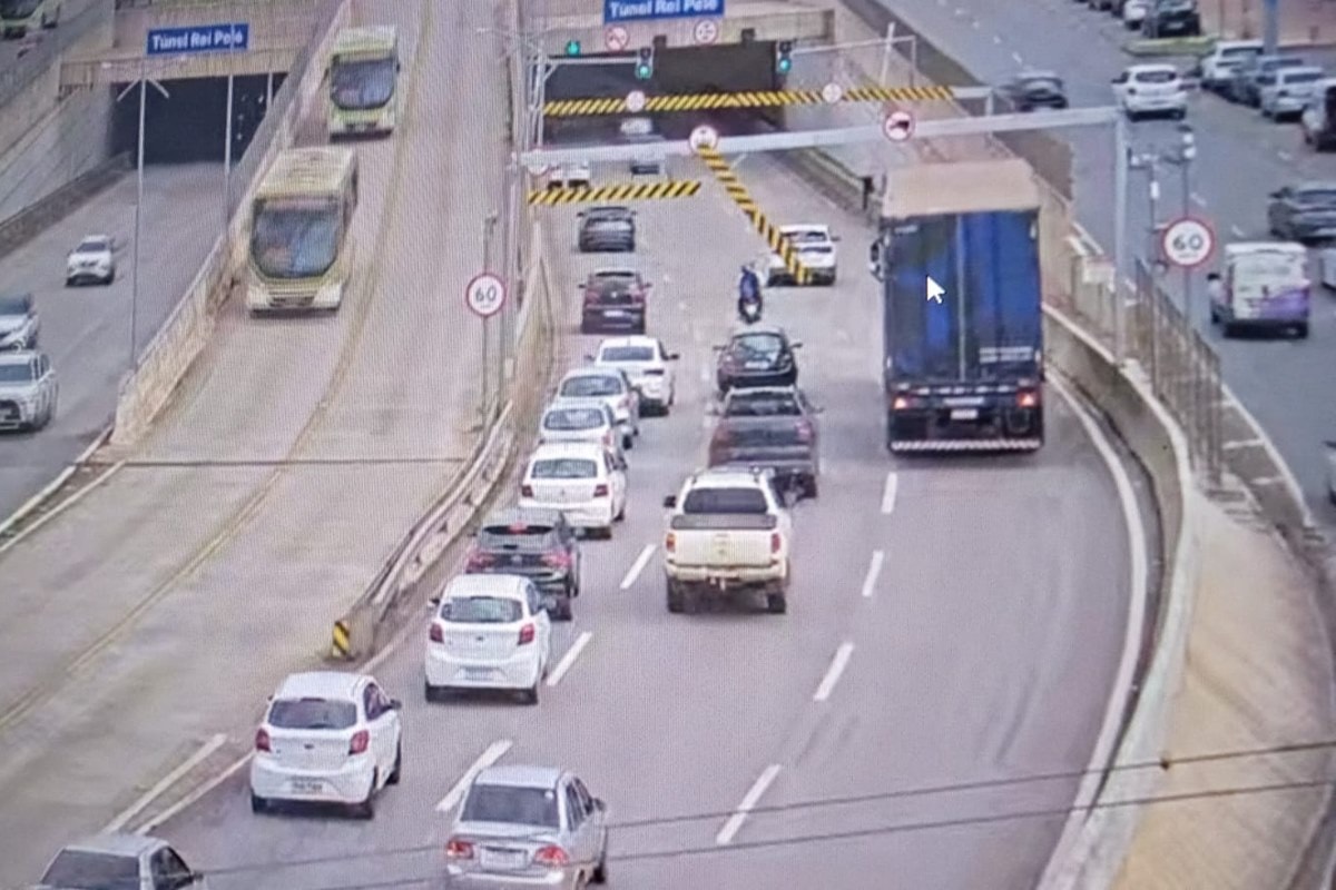 Após 4 acidentes seguidos, Túnel Rei Pelé terá reforço na sinalização