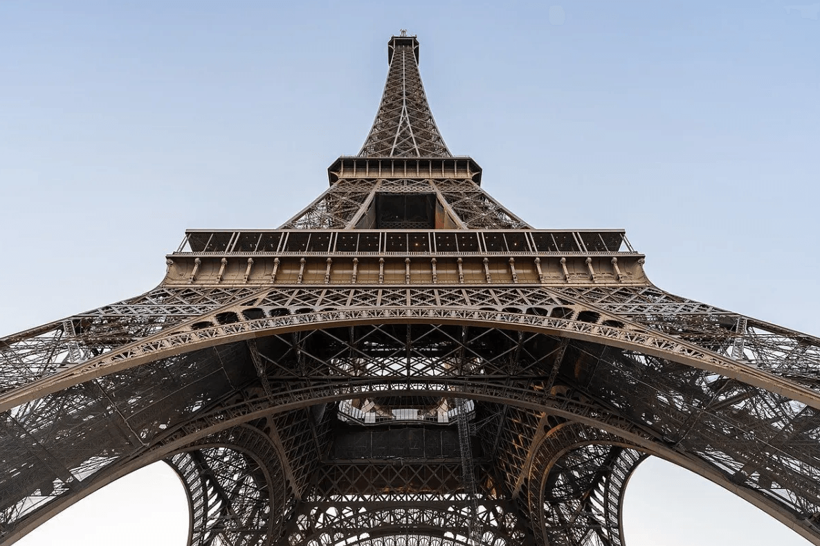 Governo francês classifica ataque perto de Paris como ato terrorista