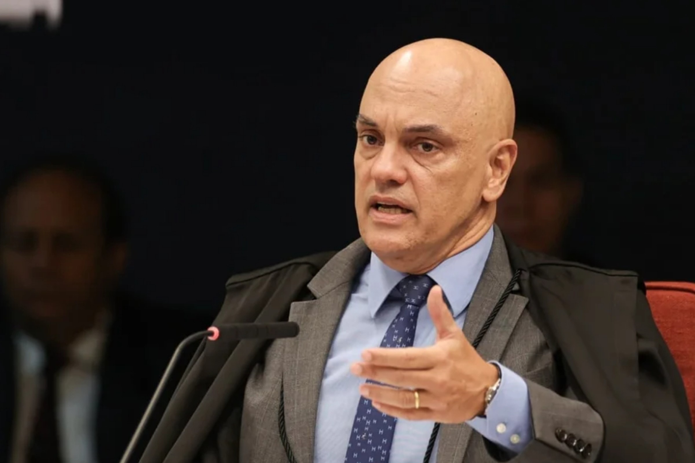 STF responsabilizou 1.402 por atos antidemocráticos, diz Moraes