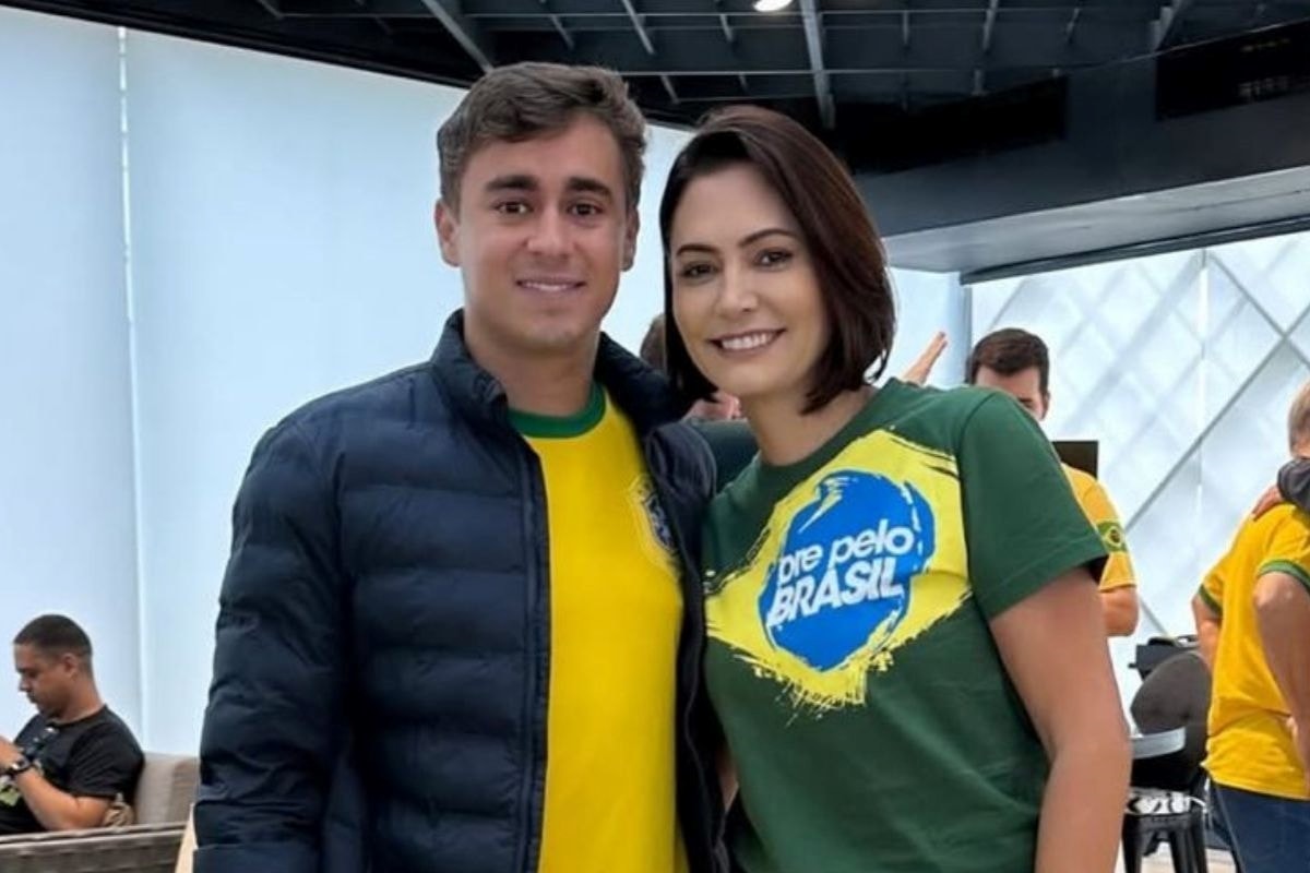 Michelle Bolsonaro dá parabéns a Nikolas: "Nik, que Deus abençoe"