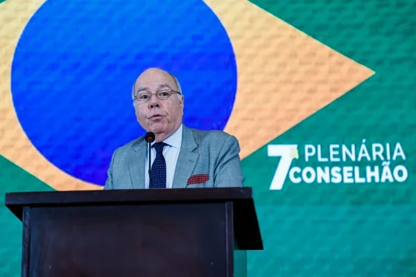 Vieira: EUA aplica novo tarifaço para "compensar" derrota na Justiça