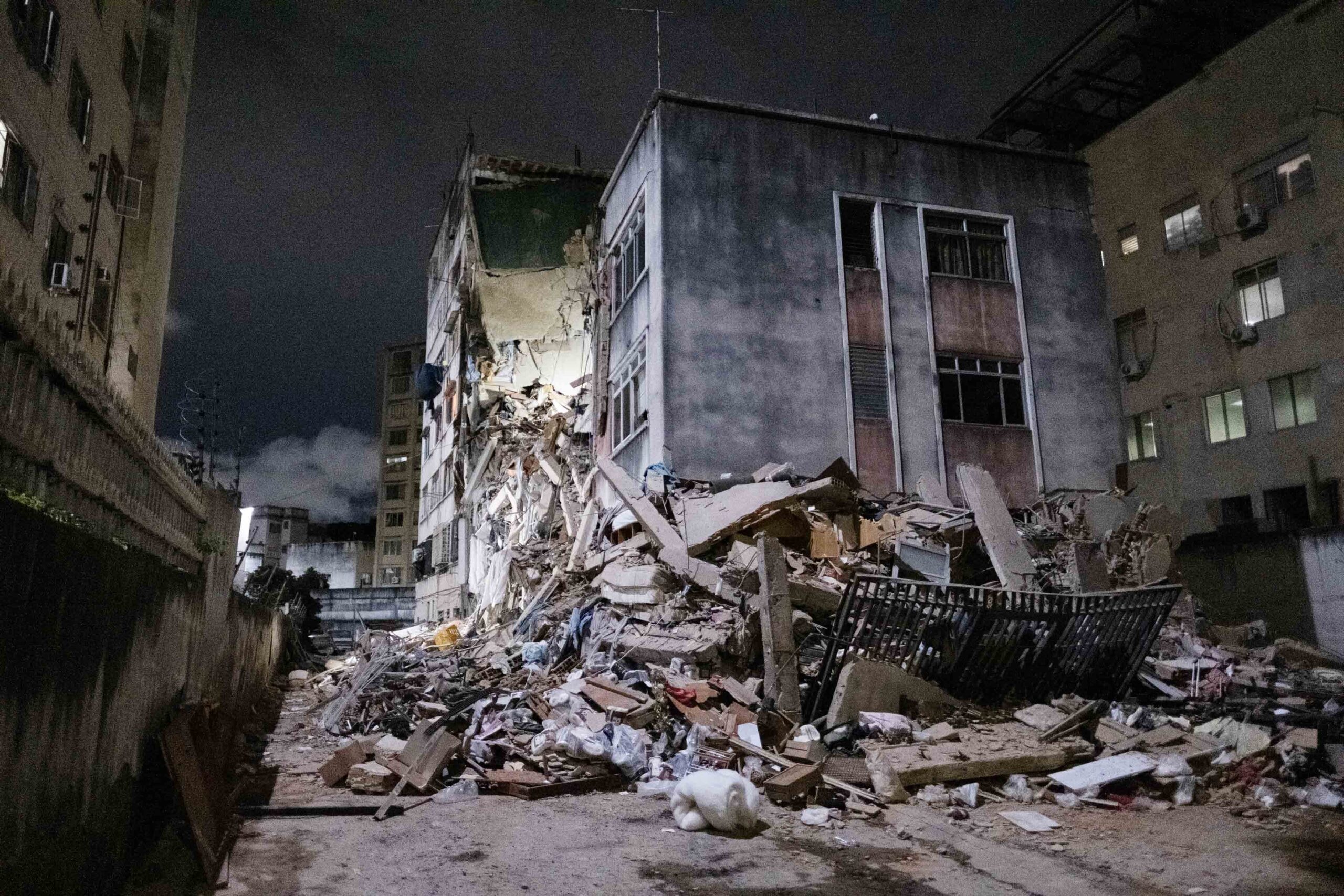 Sobe para 235 o número de mortos após terremotos na Venezuela