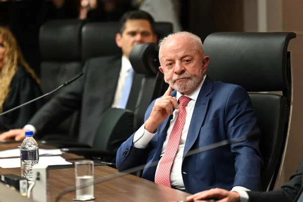 Alcolumbre dá sinais de bandeira branca a Lula no Senado