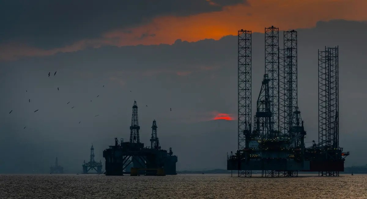 Nigéria oferece incentivos para desbloquear US$ 50 bi de investimentos em petróleo