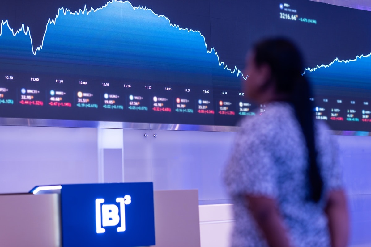 Ibovespa falha em reação e amplia sequência negativa no mês para 11 pregões de queda