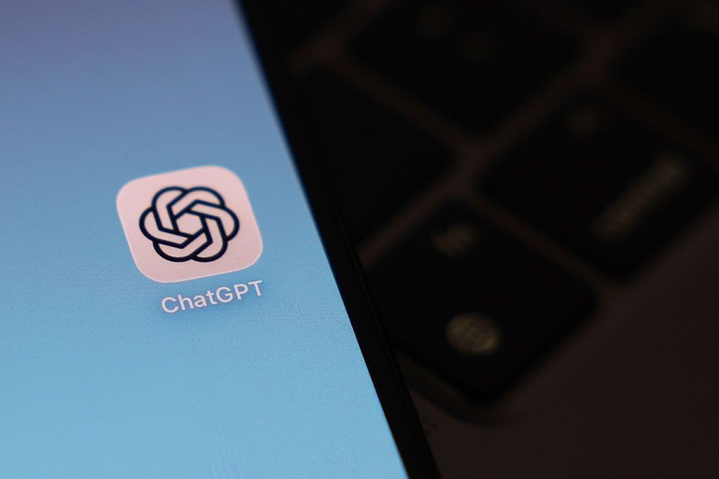 OpenAI lança GPT-5.5 com IA autônoma e novas funções