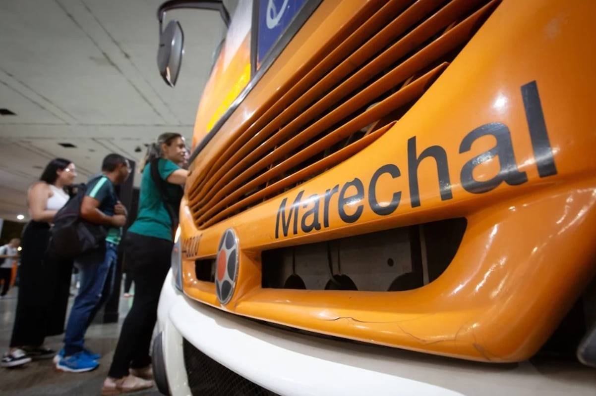 Empresa de ônibus indenizará passageira que fraturou vertebras após freada