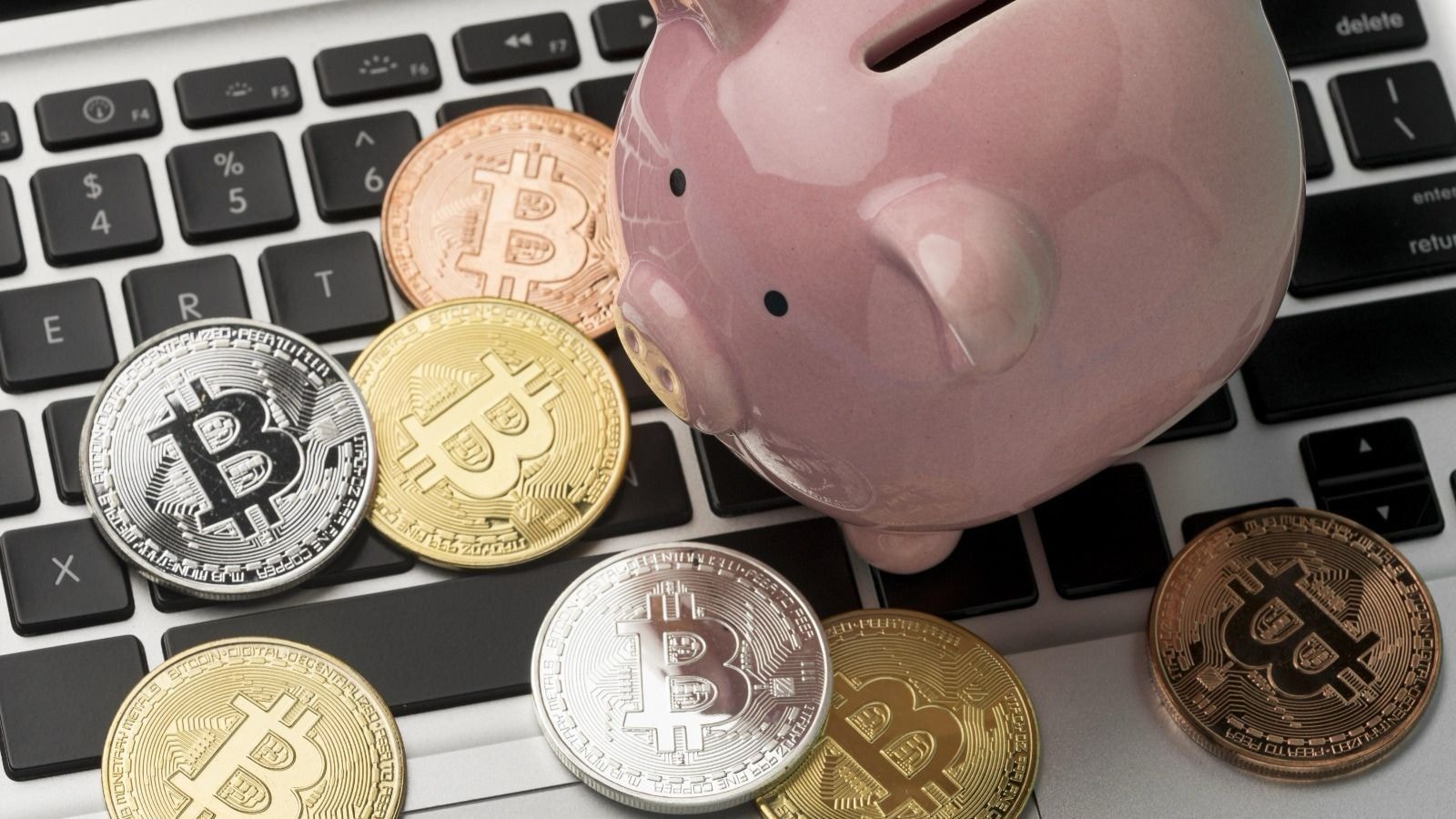 Dólar avança contra real após abertura em atraso na B3