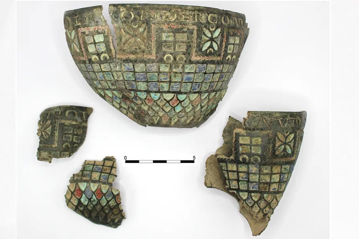 Taça com desenhos romanos de 1,9 mil anos é achada na Espanha