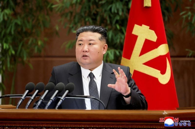 Kim Jong-Un aparece ao lado da filha em cerimônia televisionada
