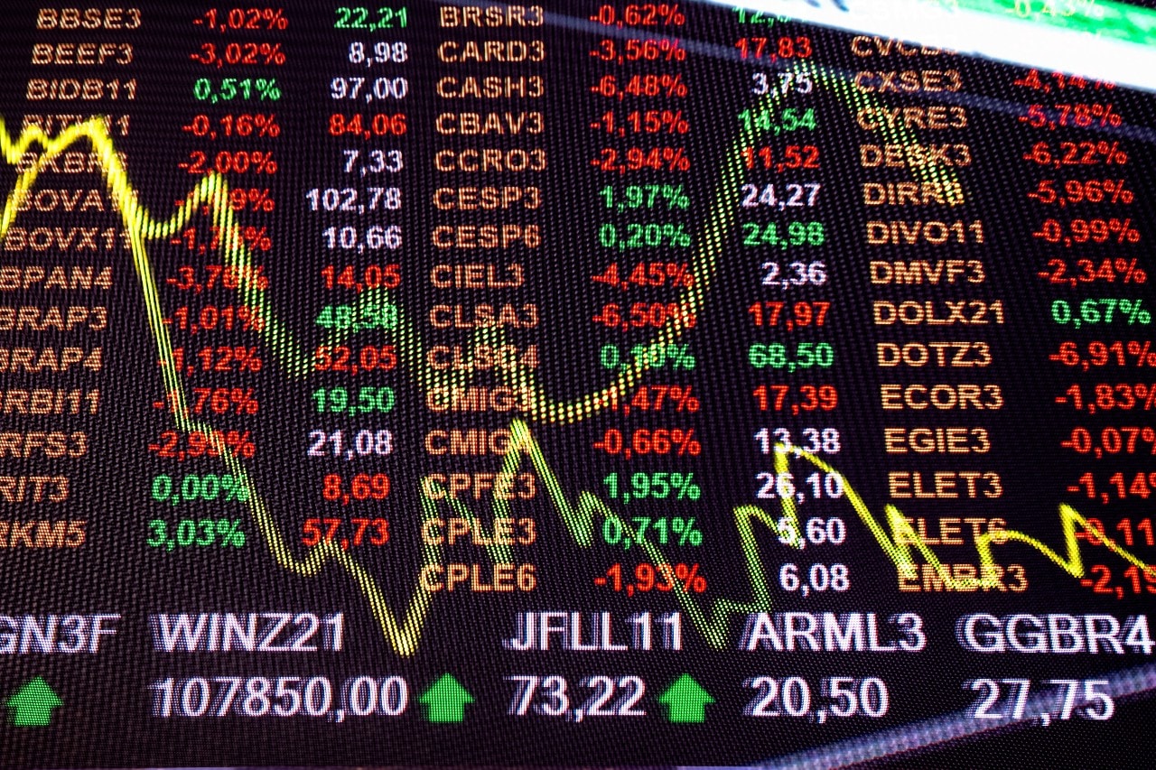 Ibovespa sobe 1% no último dia do mês após dados dos EUA; mercado vê próximos passos