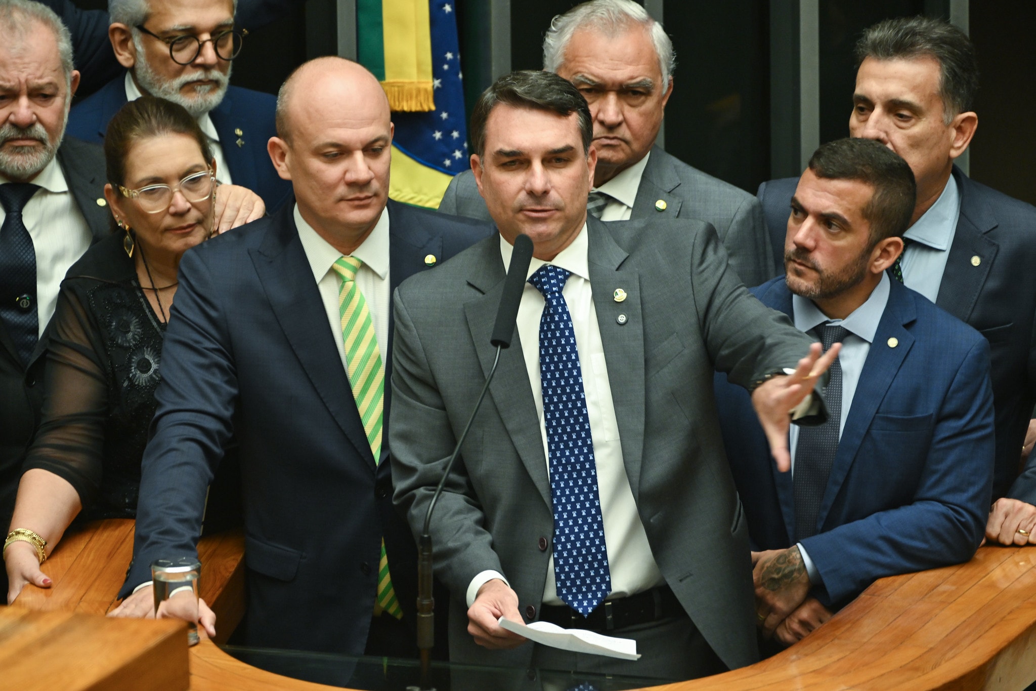 Flávio volta a defender CPMI do Master e minimiza relação com Vorcaro: "Exemplo de compliance"