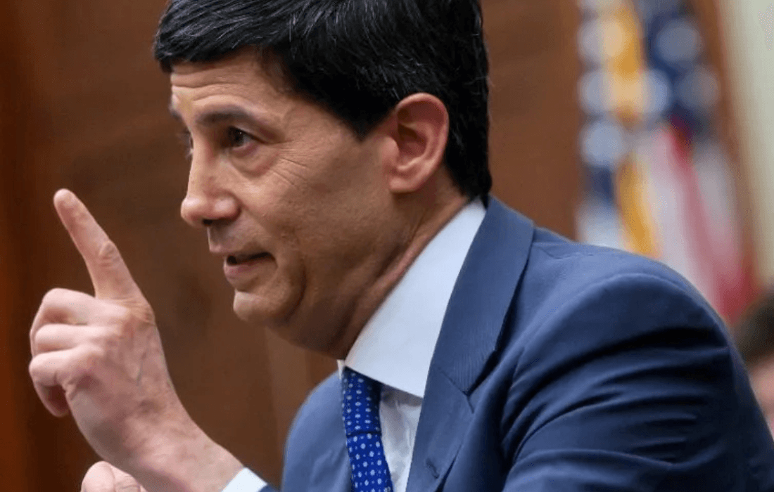 Fed: Warsh diz que excesso de poupança global se transforma em alta de investimentos