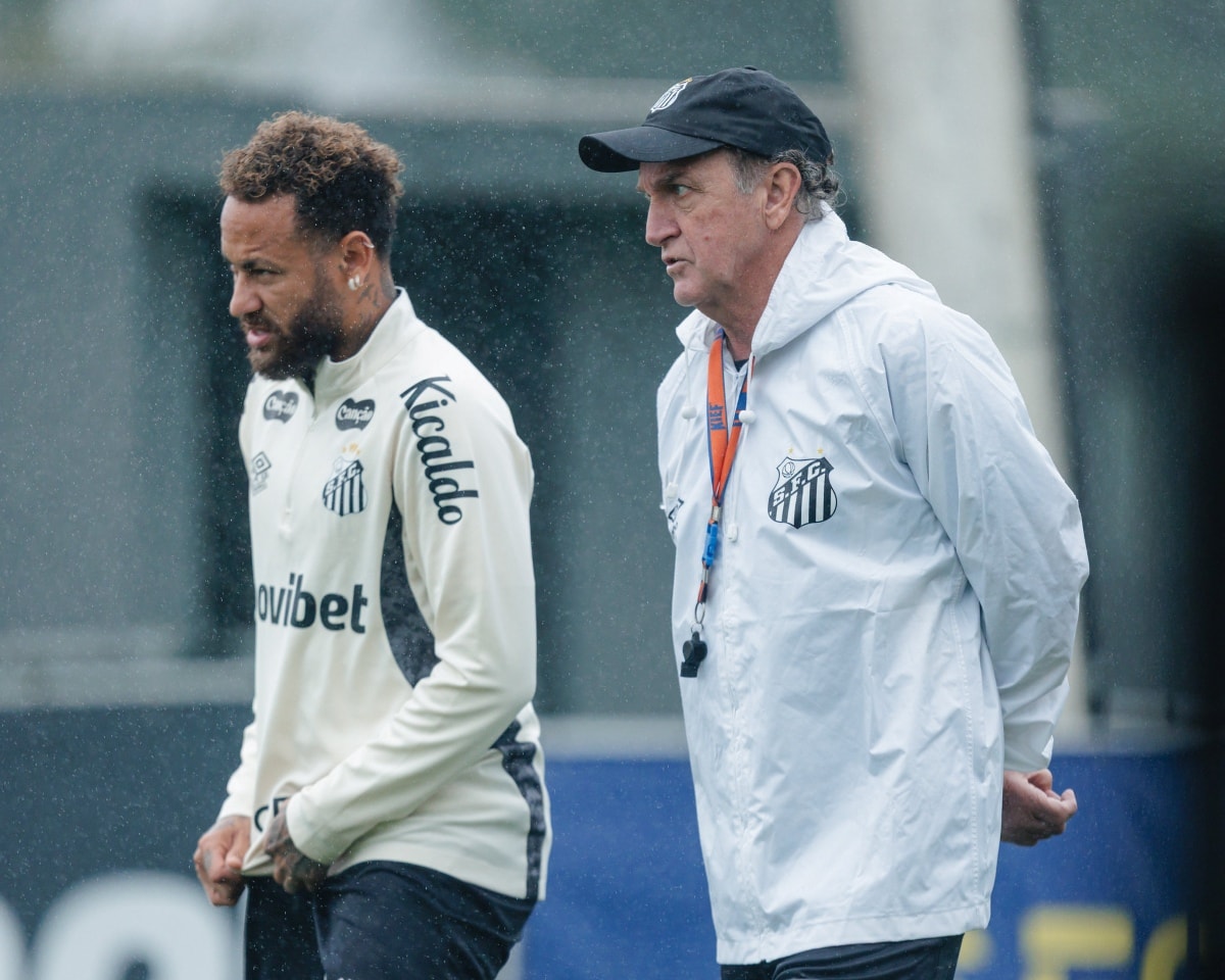 Neymar treina com demais companheiros em reapresentação no Santos