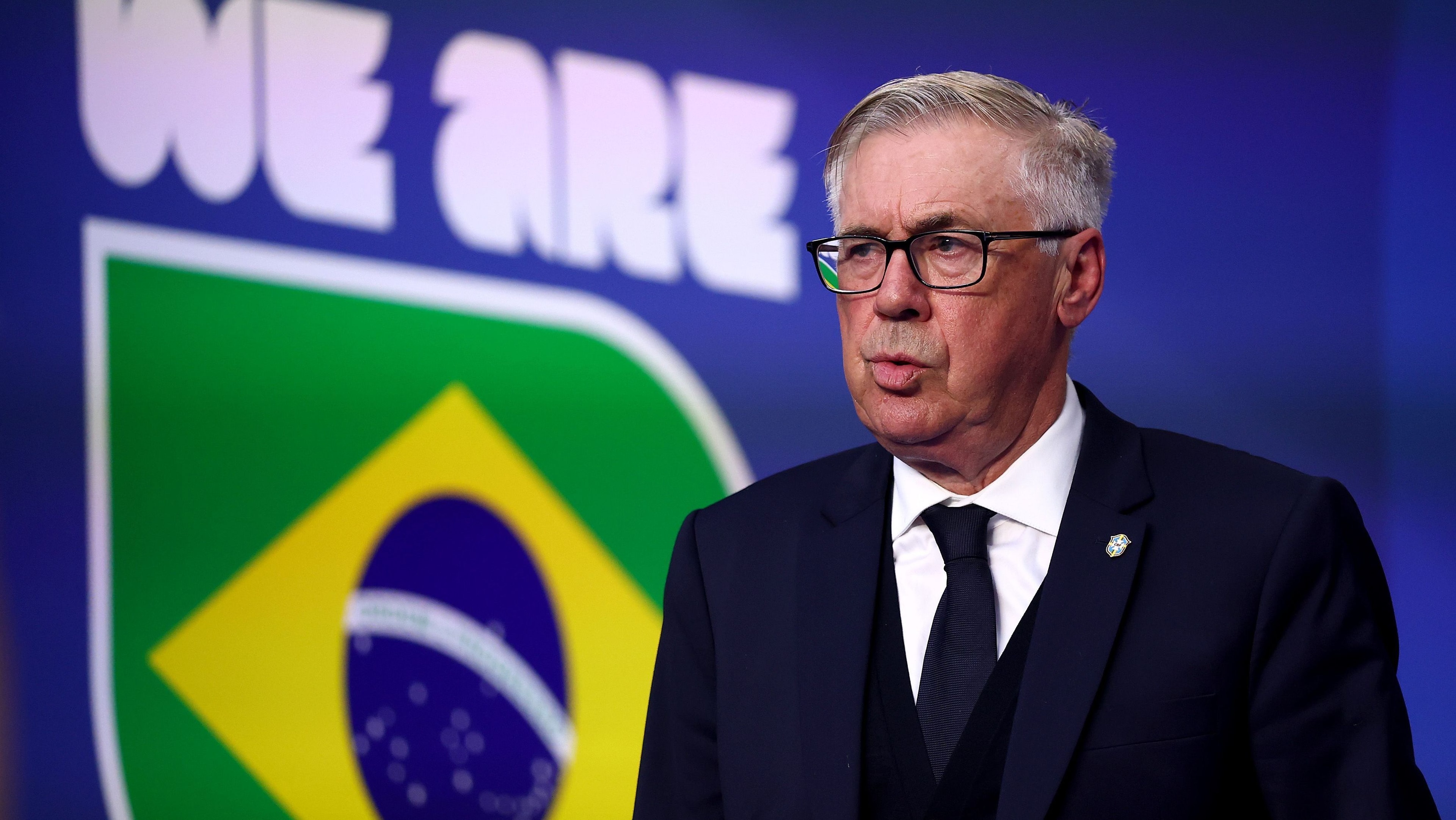 Federação do Uruguai cancela voo fretado para jogadores após vexame na Copa