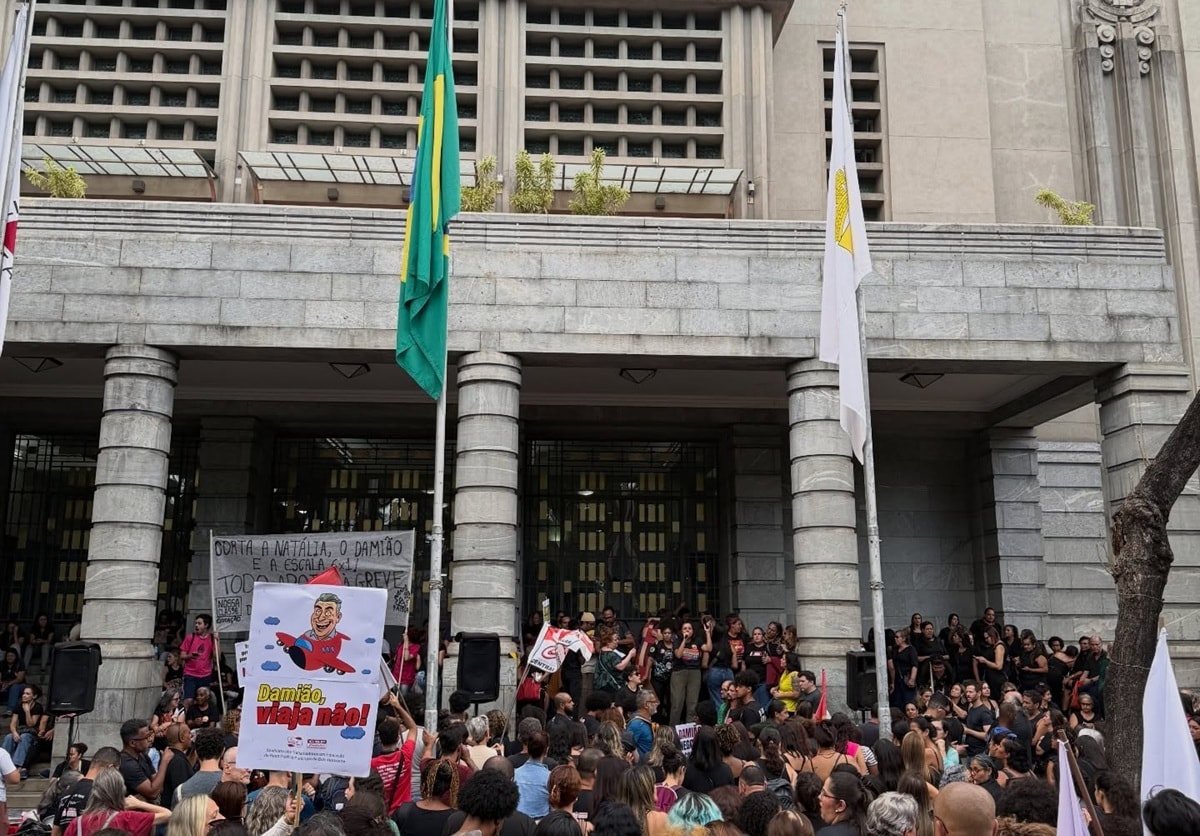 Greve de professores municipais tem diálogo rompido e acusações em BH