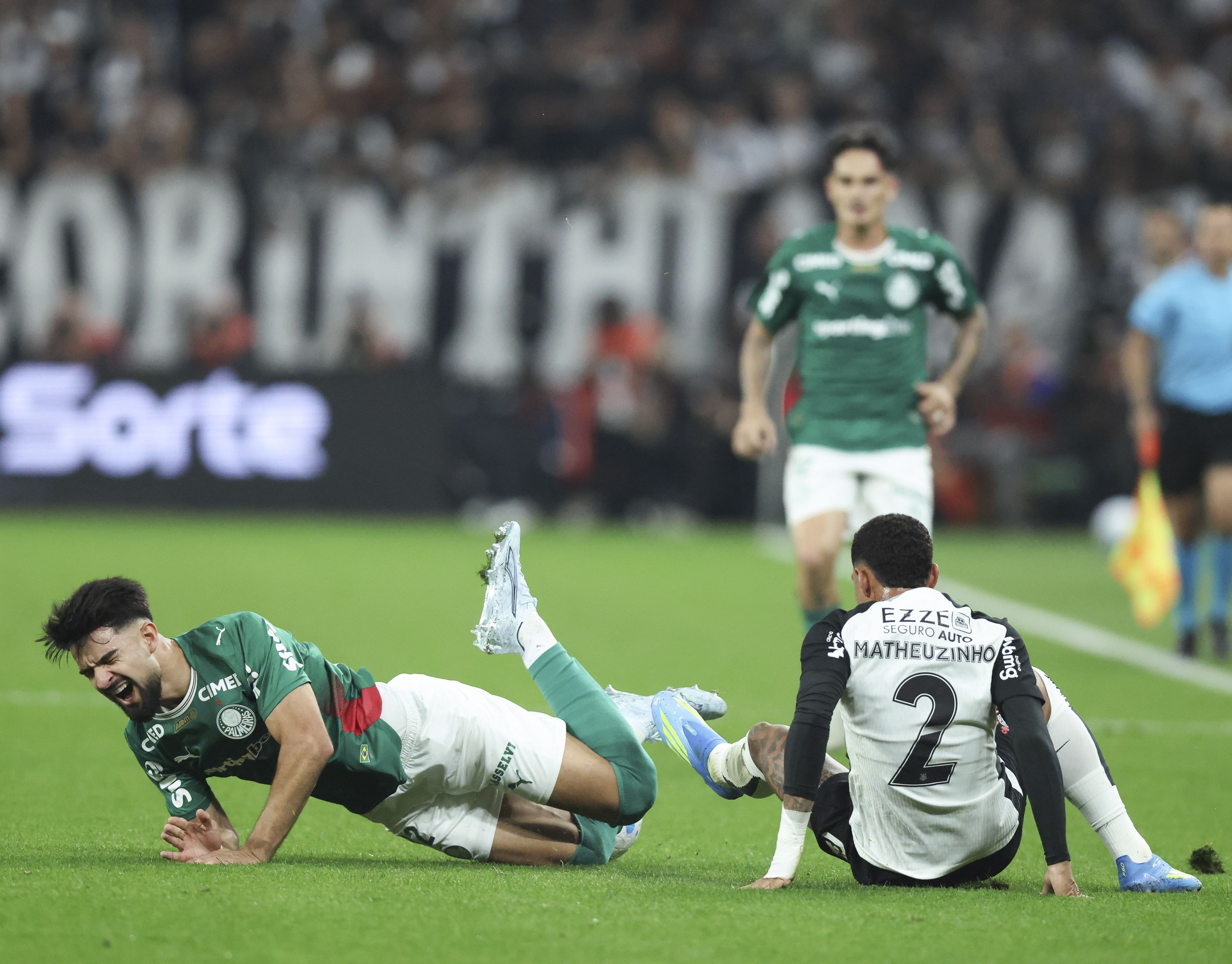 Diniz destaca “luta” do Corinthians e analisa confusão no vestiário