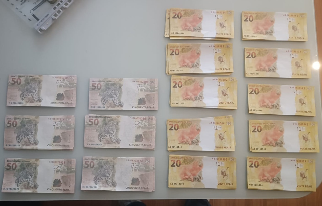 Homem é preso com R$ 5 mil em notas falsas e diz que comprou na web