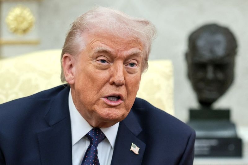 Trump diz que os EUA vão atingir a Montanha Pickaxe, no Irã, em breve