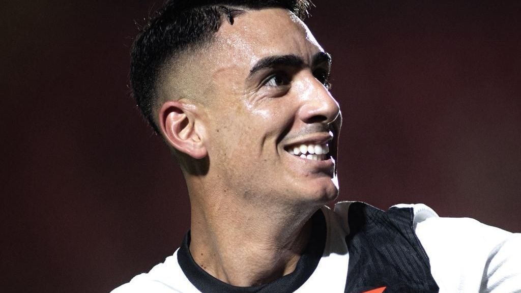 Vasco encaminha a contratação de meia argentino Alan Lezcano