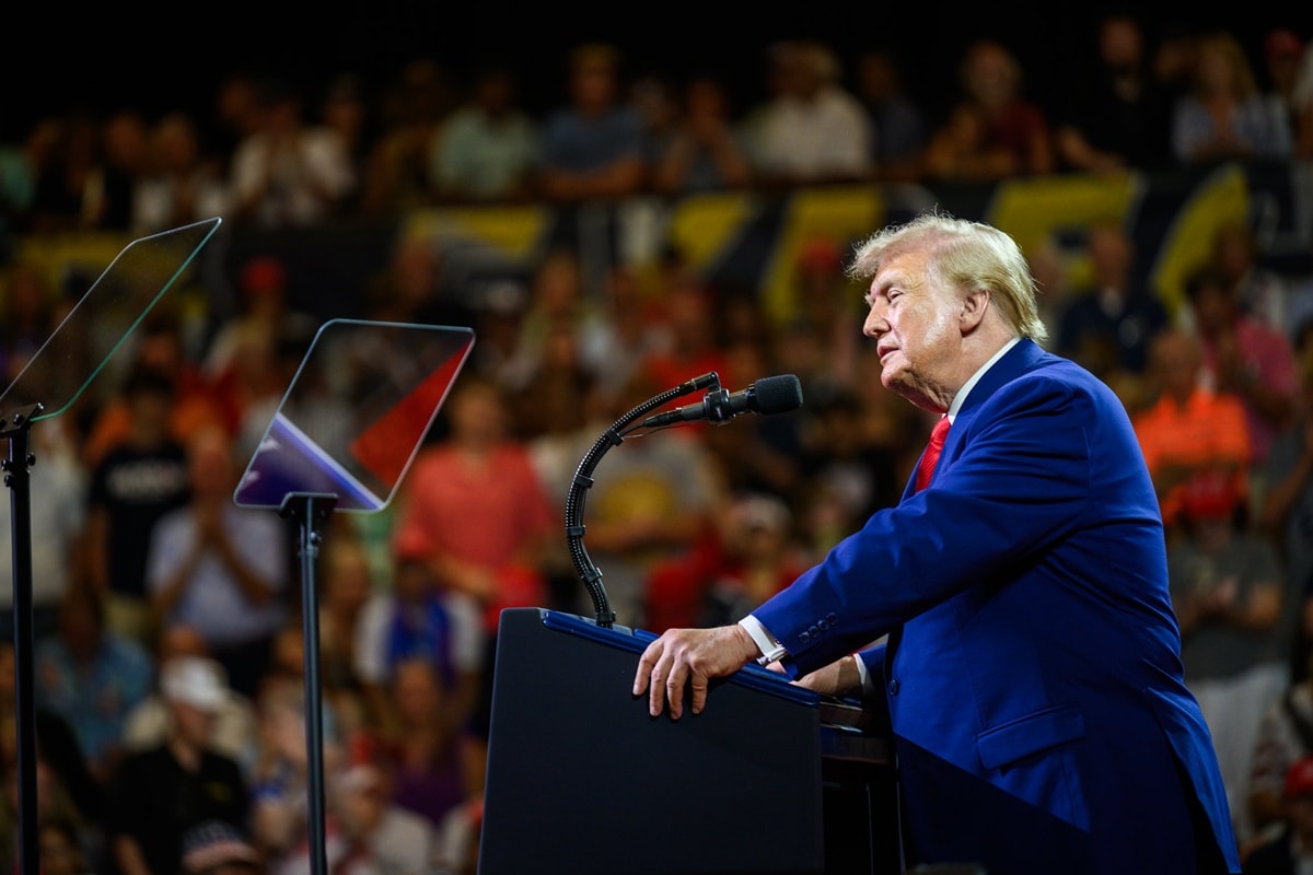 Trump burla Justiça e reduz vacinas recomendadas para crianças