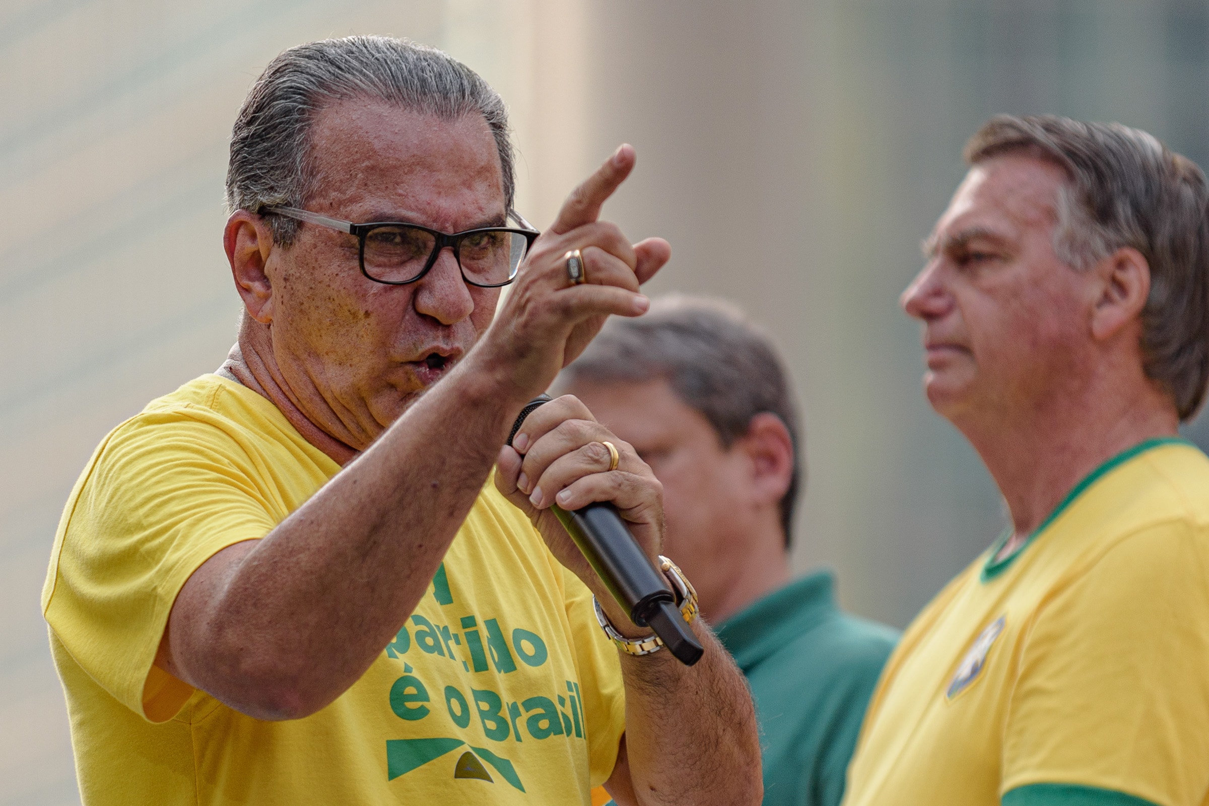 Malafaia sai em defesa de Flávio Bolsonaro: "Não teve grana na mão dele"