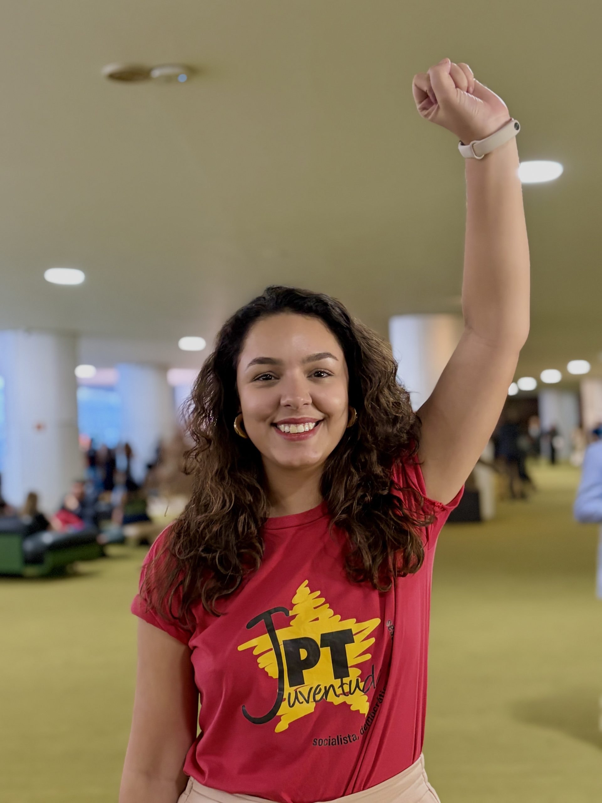 Redes têm lado e nosso desafio é ampliar presença, diz secretária do PT