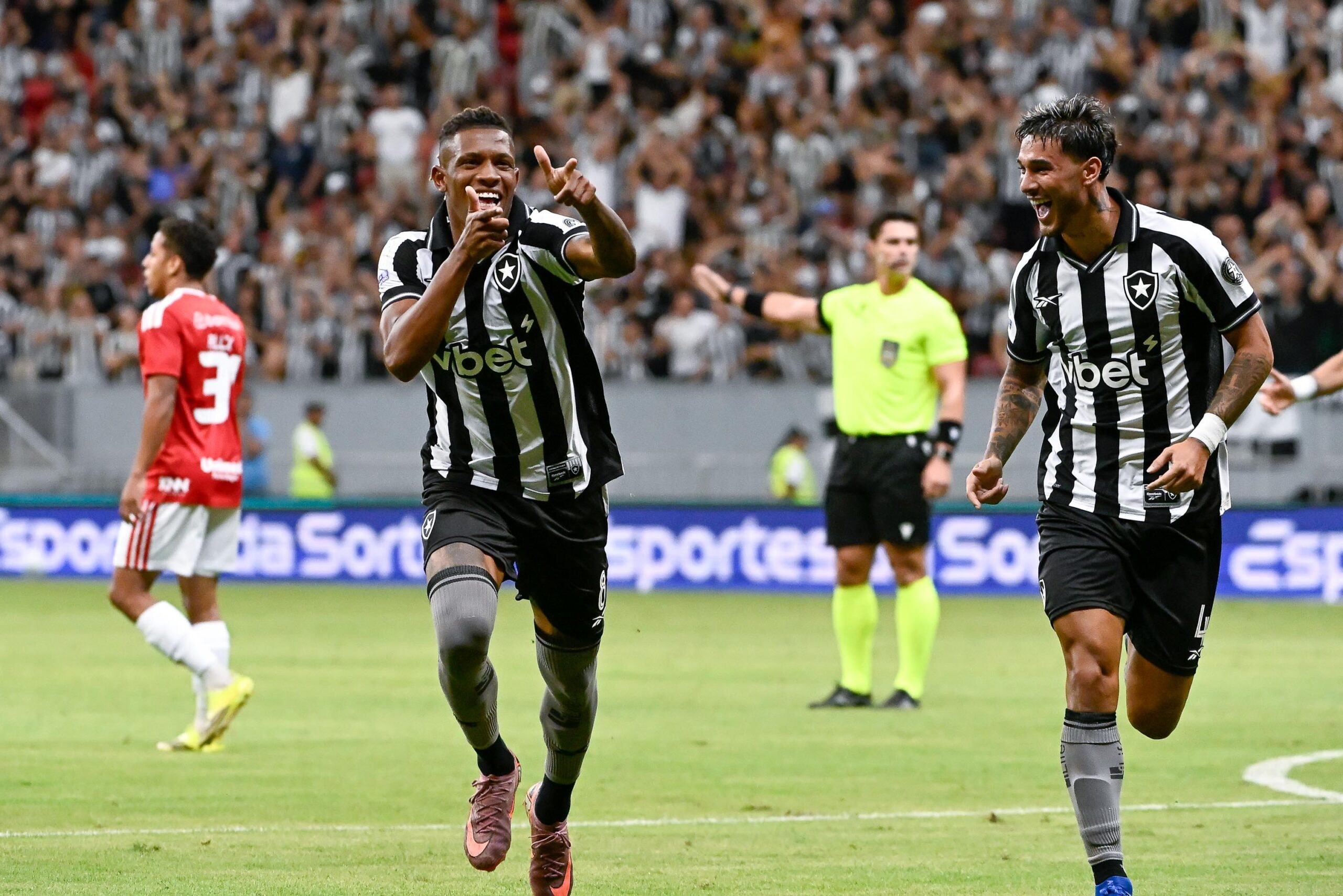 Franclim esquiva sobre possível venda de Danilo após a Copa do Mundo. Veja vídeo