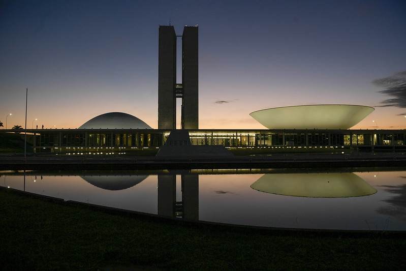 PF faz operação contra suposto desvio de recursos partidários e eleitorais