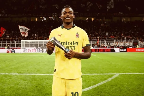 Rafael Leão elogia Corinthians e diz que jogaria no futebol brasileiro