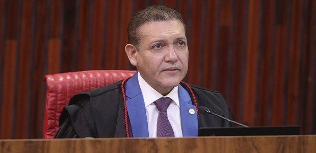 Presidente do TSE apresenta urnas para embaixadores nesta segunda (17)