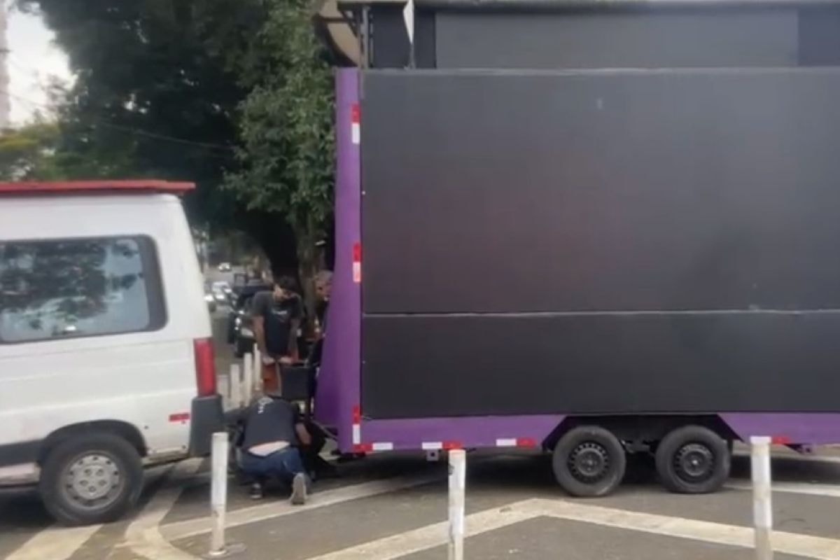 GSI intervém para liberar telão bancado pelo PT em frente ao debate da Band