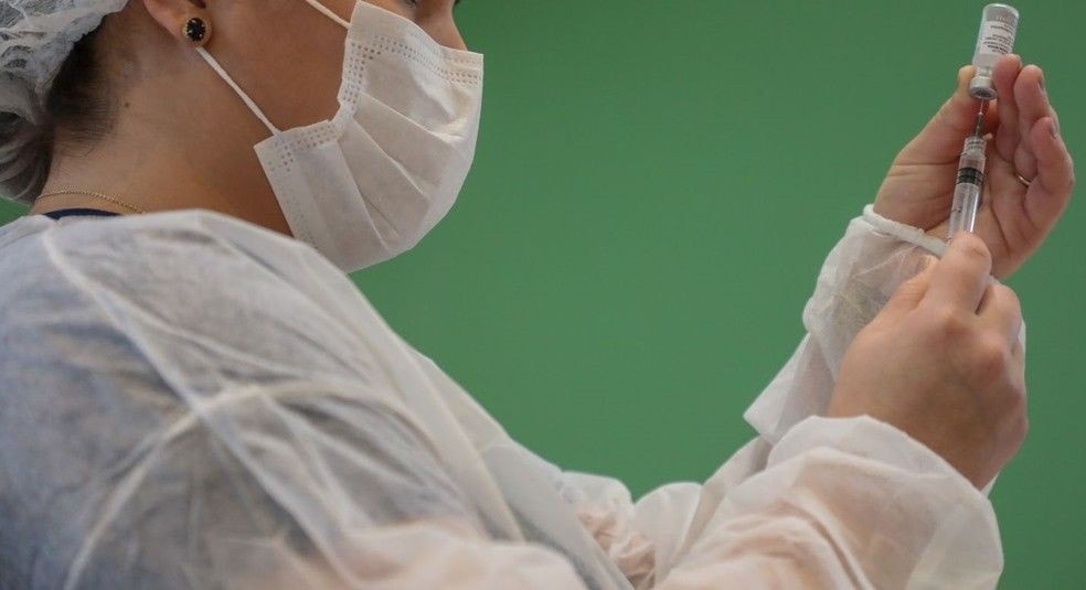 Saúde pública: médica orienta sobre automedicação e a importância do atendimento