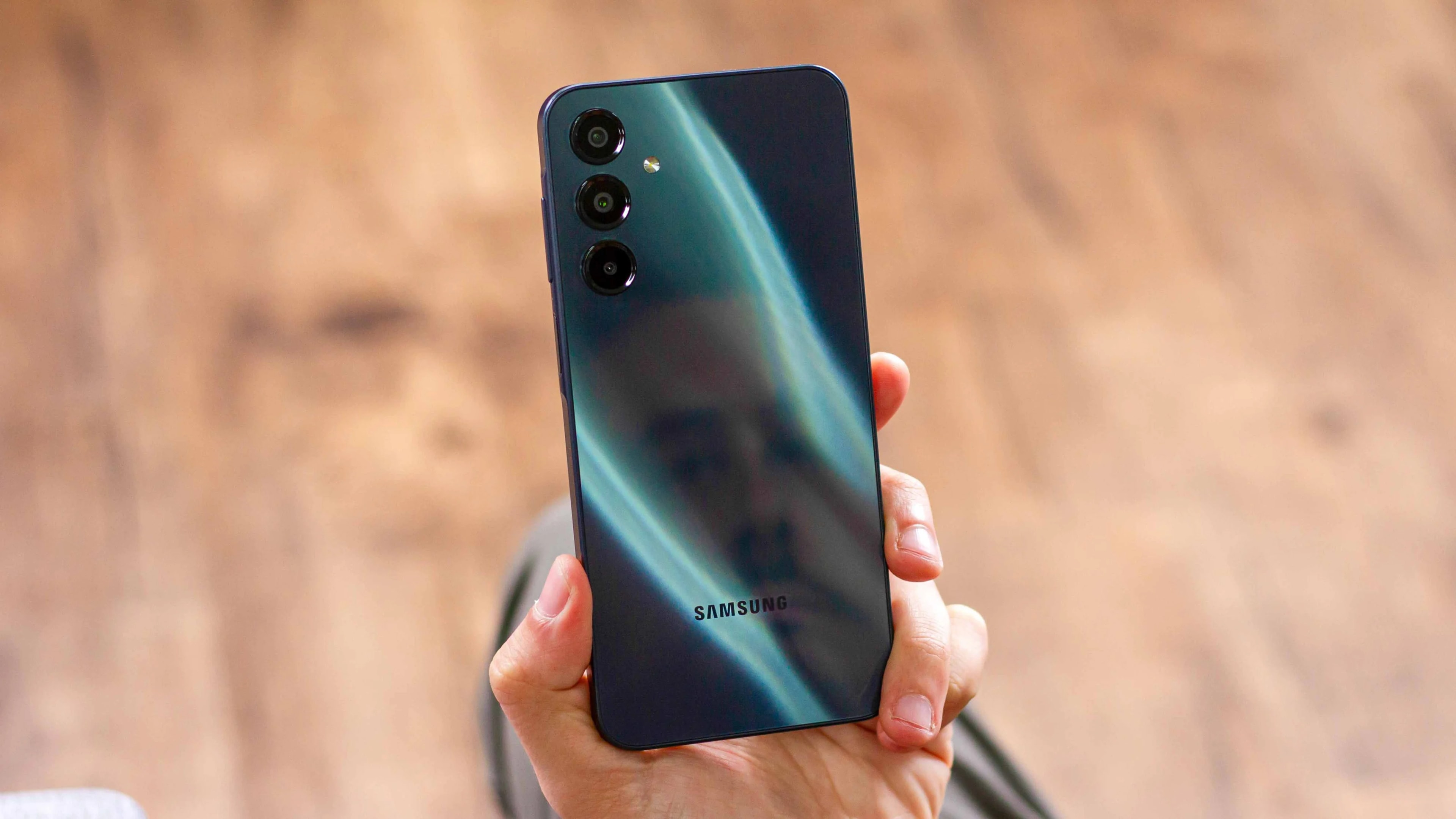 Galaxy A36 vs A16 5G: qual celular barato da Samsung vai durar mais?