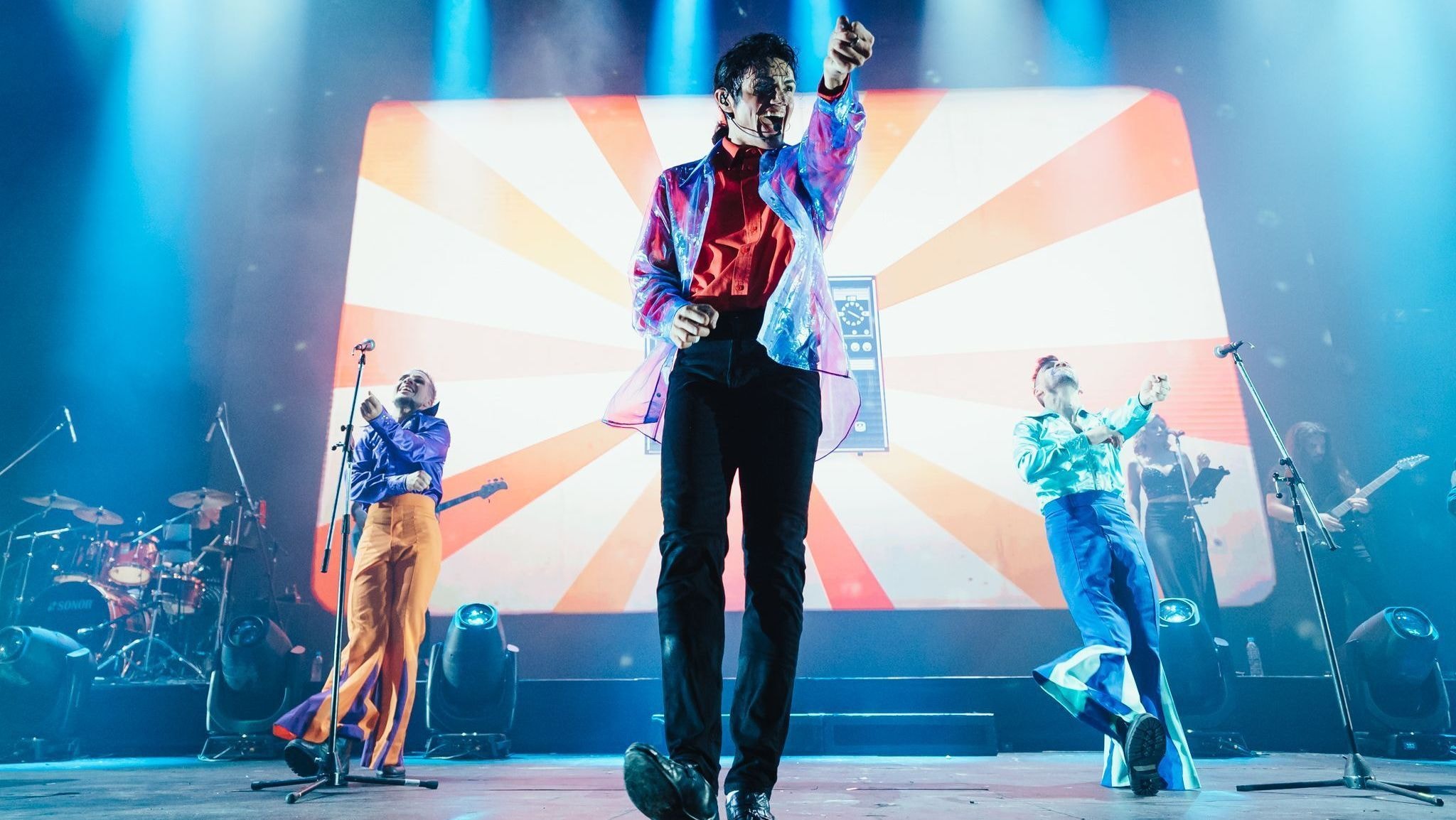 Filme faz sucessos de Michael Jackson estrearem em parada global